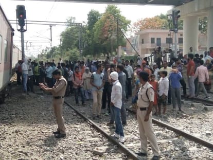 train derailment reason in unnao