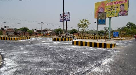 Undeclared curfew in half city