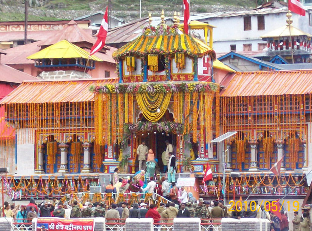 mukesh ambani will give sixty lakh rupees to Badrinath Kedarnath Temple Committee
