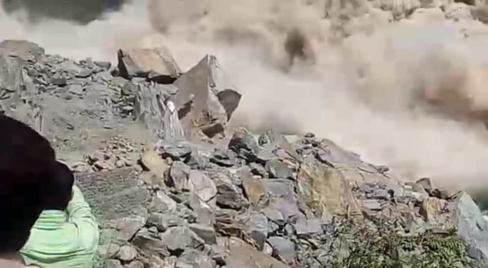 exclusive pics of landslide in hathi parvat in badrinath highway