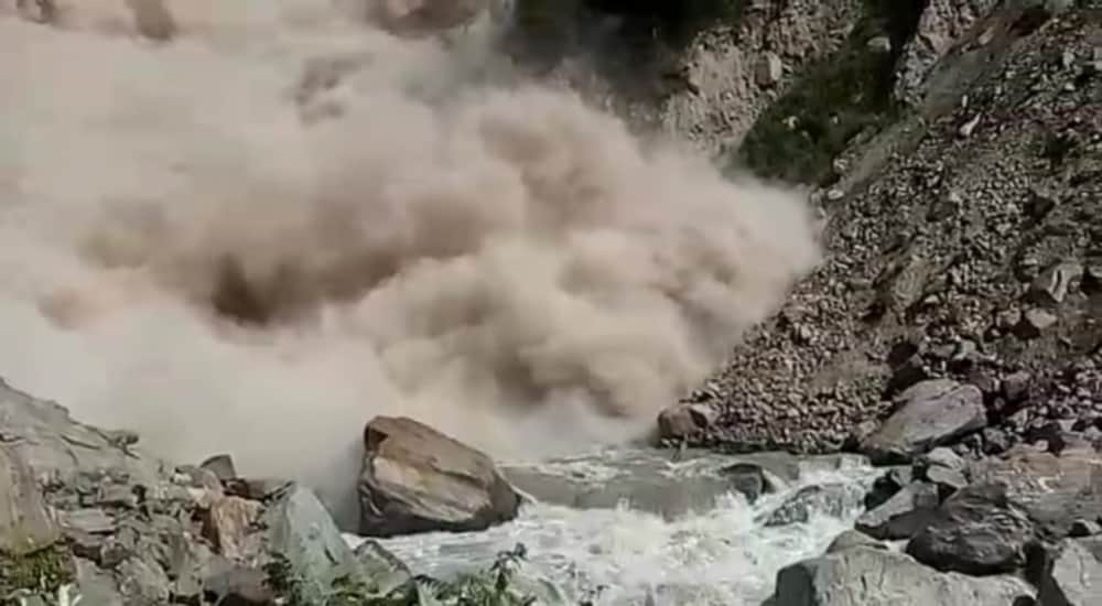 exclusive pics of landslide in hathi parvat in badrinath highway