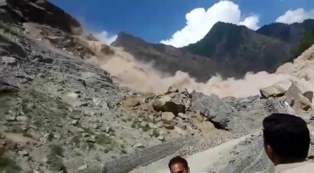 exclusive pics of landslide in hathi parvat in badrinath highway
