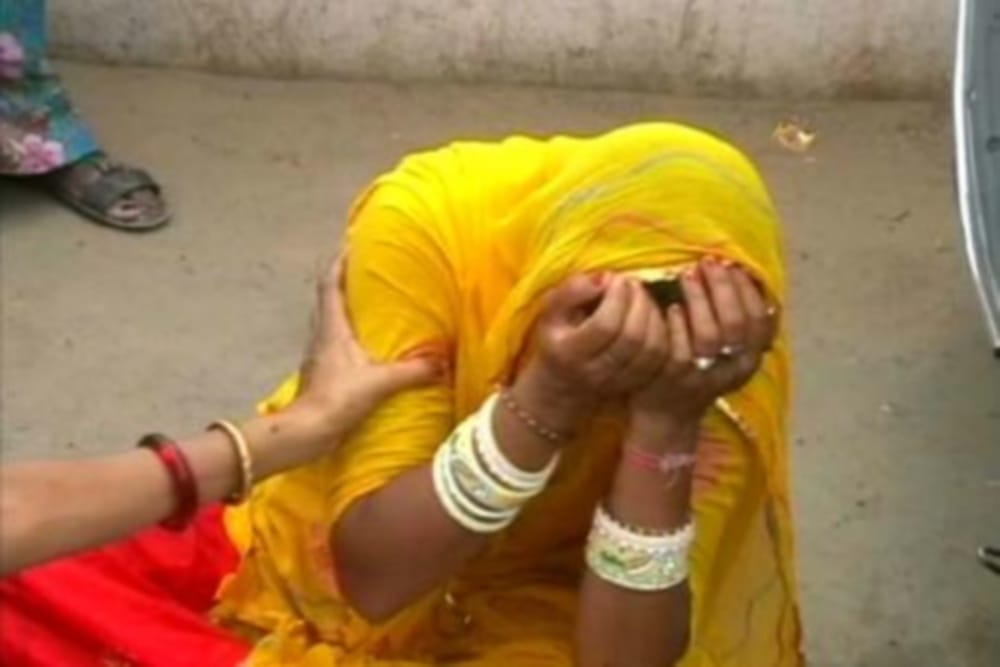 nurses beat a woman after her child dead in hospital