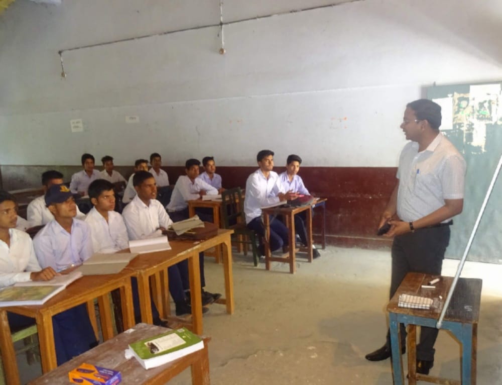निजी स्कूलों के सहारे 80 प्रतिशत विद्यार्थियों का भविष्य