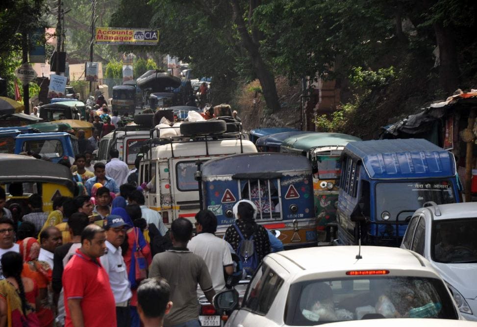 ambulance stuck in traffic jam in chamoli