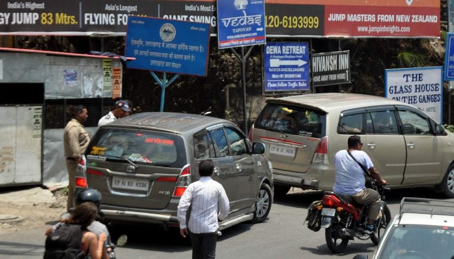 traffic jam  in chardham yatra route 