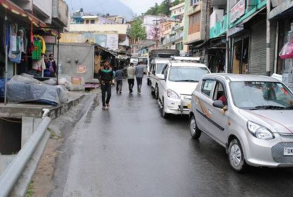 traffic jam  in chardham yatra route 