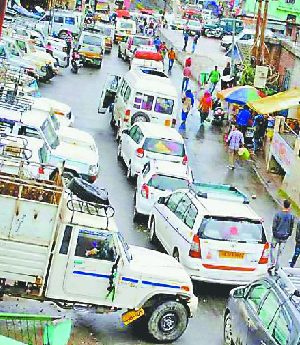 traffic jam  in chardham yatra route 
