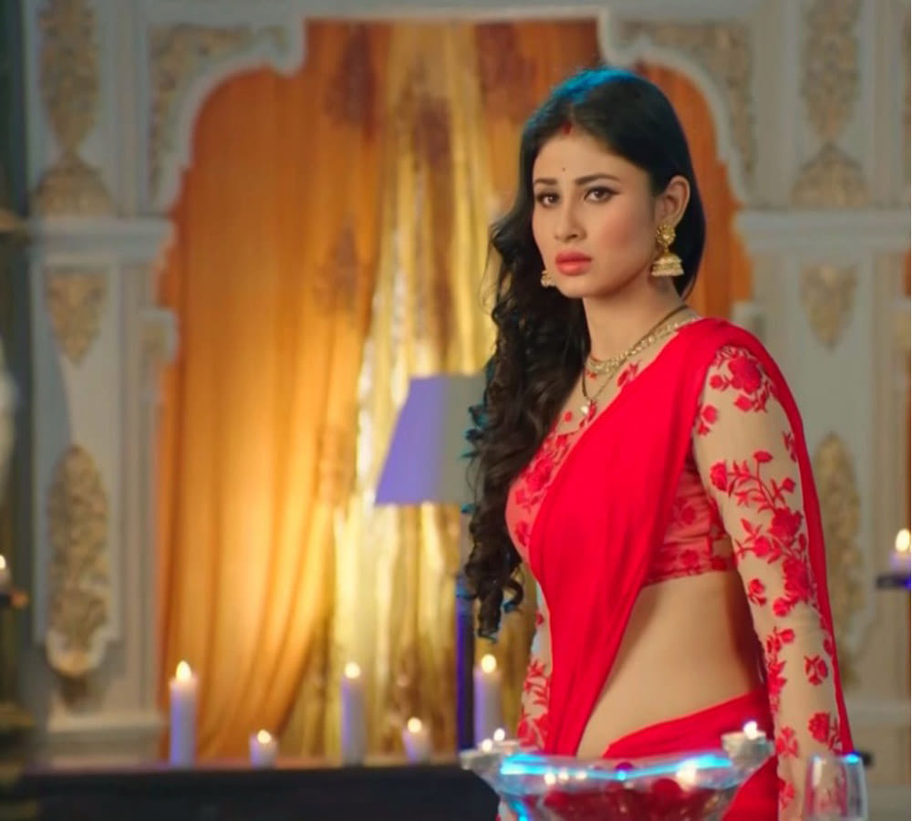 Krystle D'Souza will seen in lead role in naagin three
