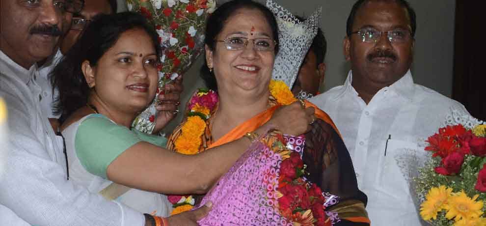 neema bhagat elected as east delhi mayor by bjp 