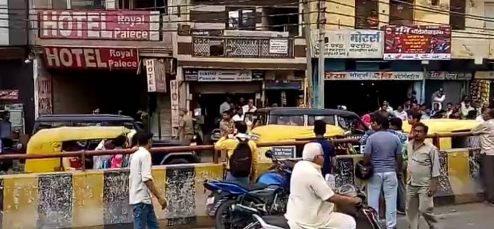 6 couples detained in objectionable position in a hotel named royal in ghaziabad