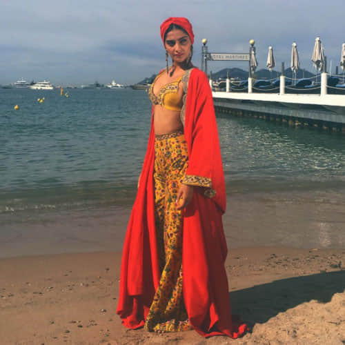 Cannes 2017: Sonam Kapoor looks mesmerizing in her new hot experiment of 'Fire And Ice'