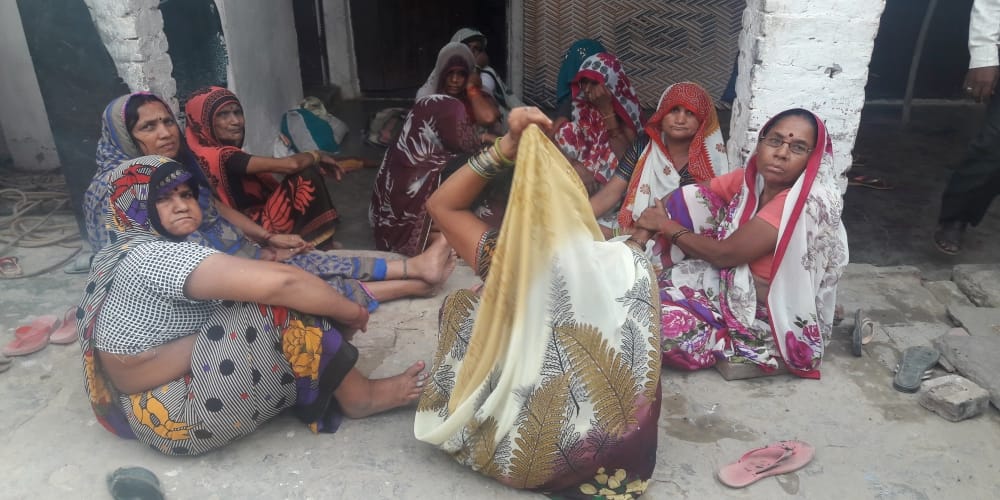 woman died infront of her daughter in agra