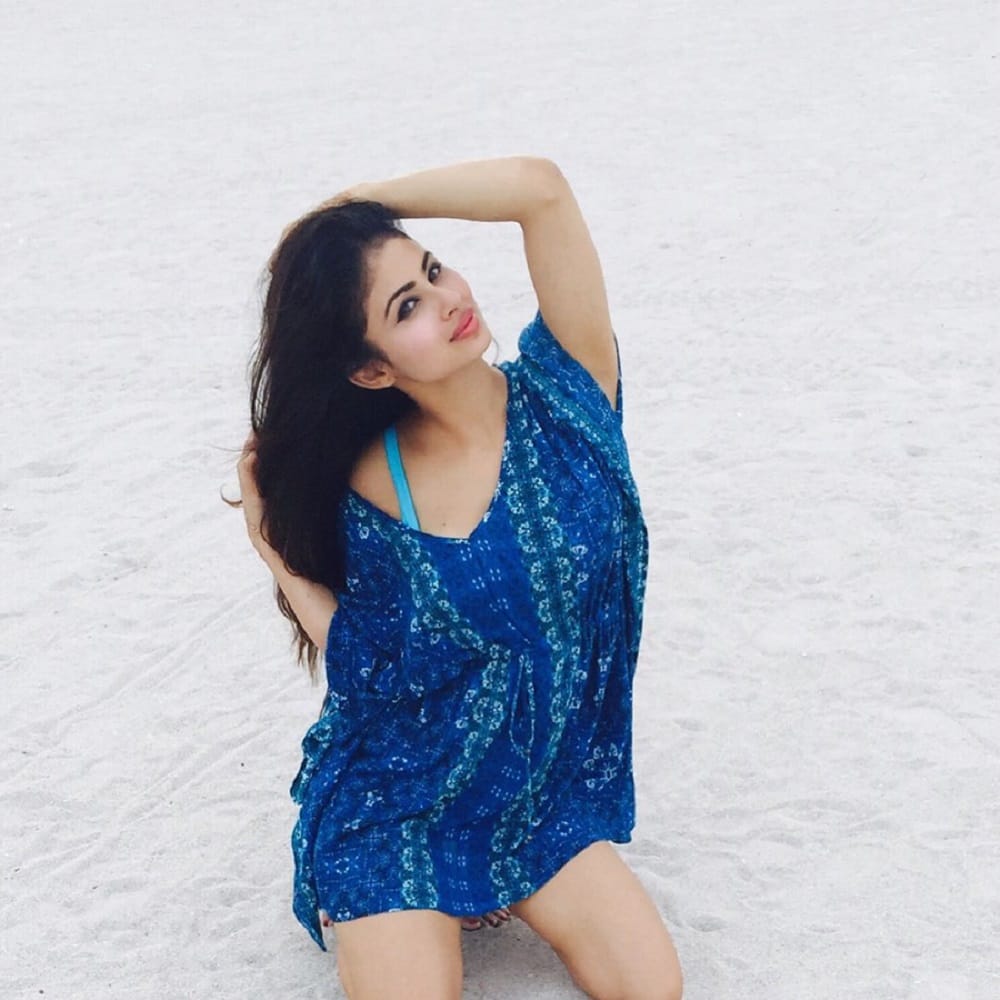 mouni roy of naagin will make her bollywood debut with akshay kumar instead of salman khan