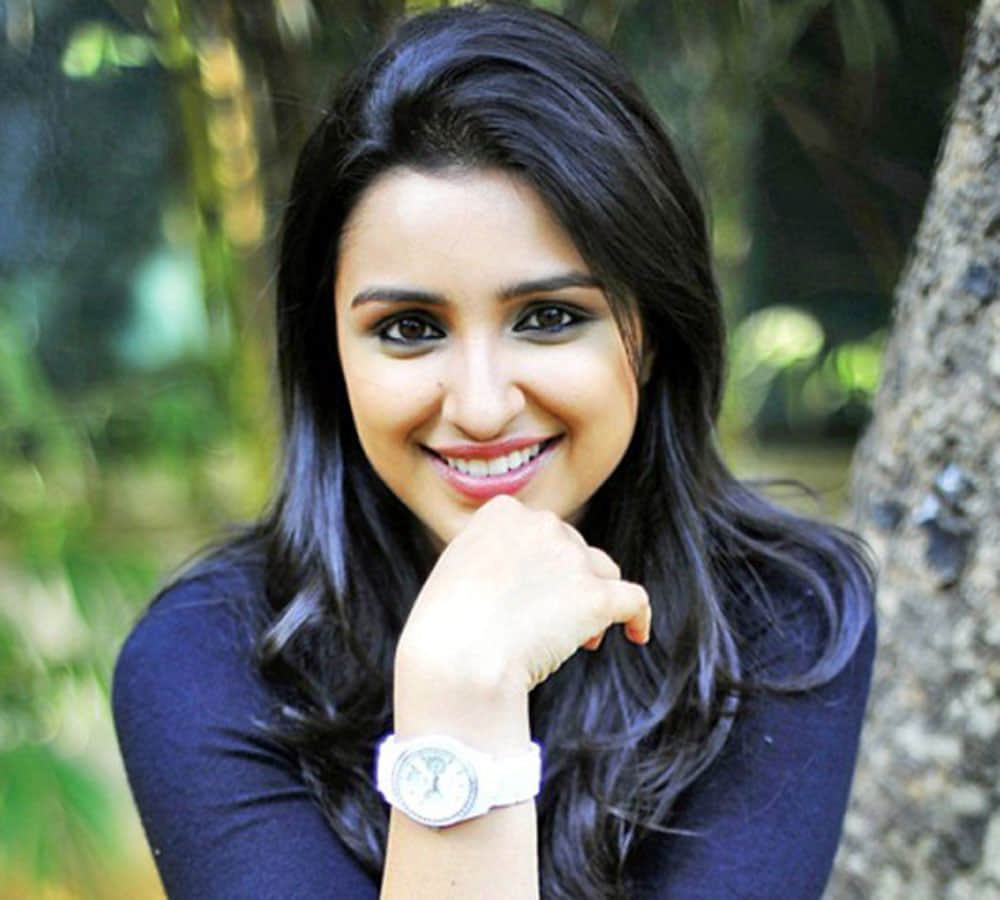 Social Media: Parineeti Chopra completes her 10 years in the industry celebrated by cutting cake with Amitabh Bachchan Anupam Kher