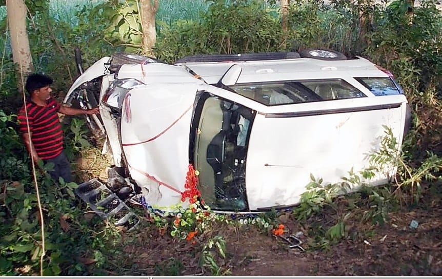 Four people injured in road acident