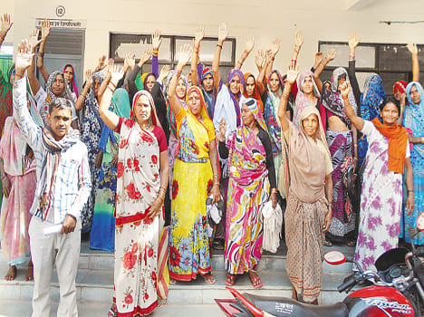 Women's exhibition against liquor shop