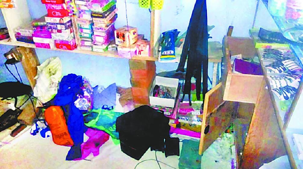 Five shops break lock, stolen goods worth 3 lakhs
