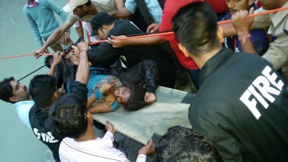 photos of bus accident in uttarkashi