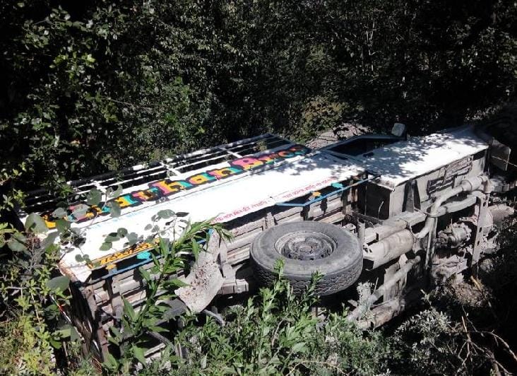 jeep fell down in Khusinagar