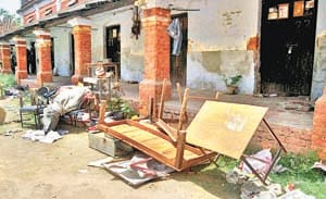 A recent illegal occupation from Holland Five hours to take out