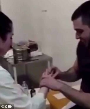 man propose to his nurse girlfriend by sealing a ring inside wounded abdomen