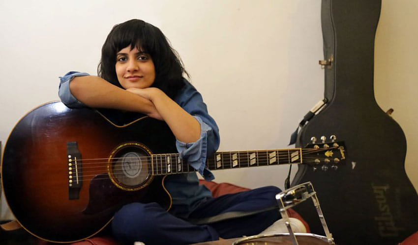 farhan akhtar likes work of jasleen royal in phillauri final her name as music composer for fukrey 2