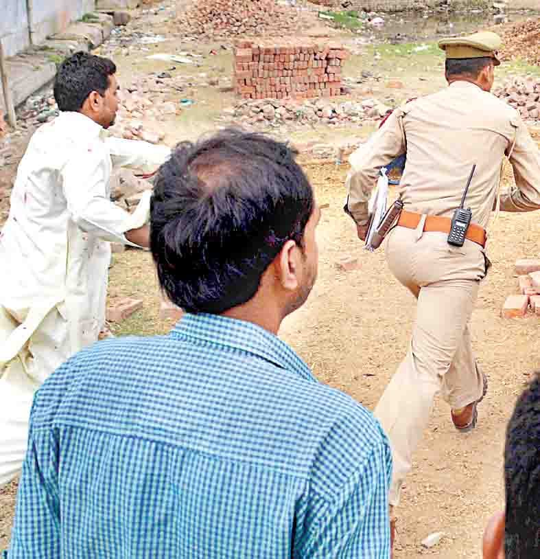 constable beaten by mafia