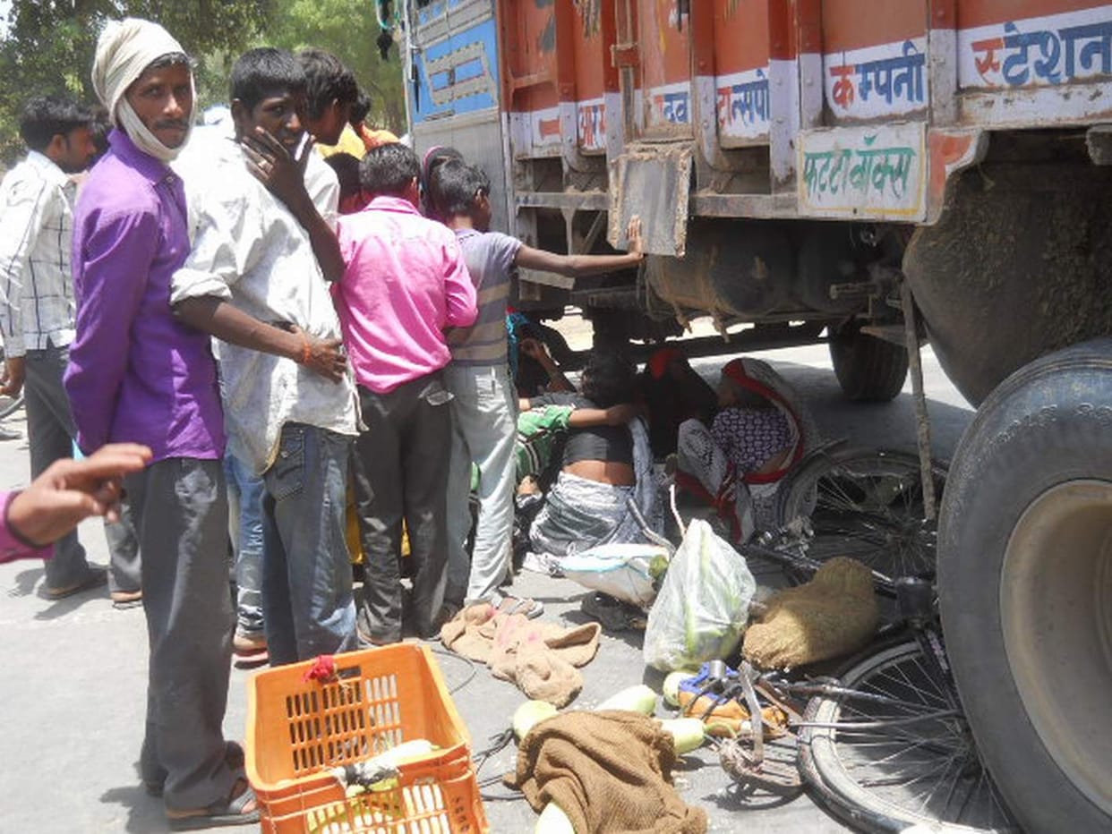 Death of two in road accidents, jam and commotion Dementia