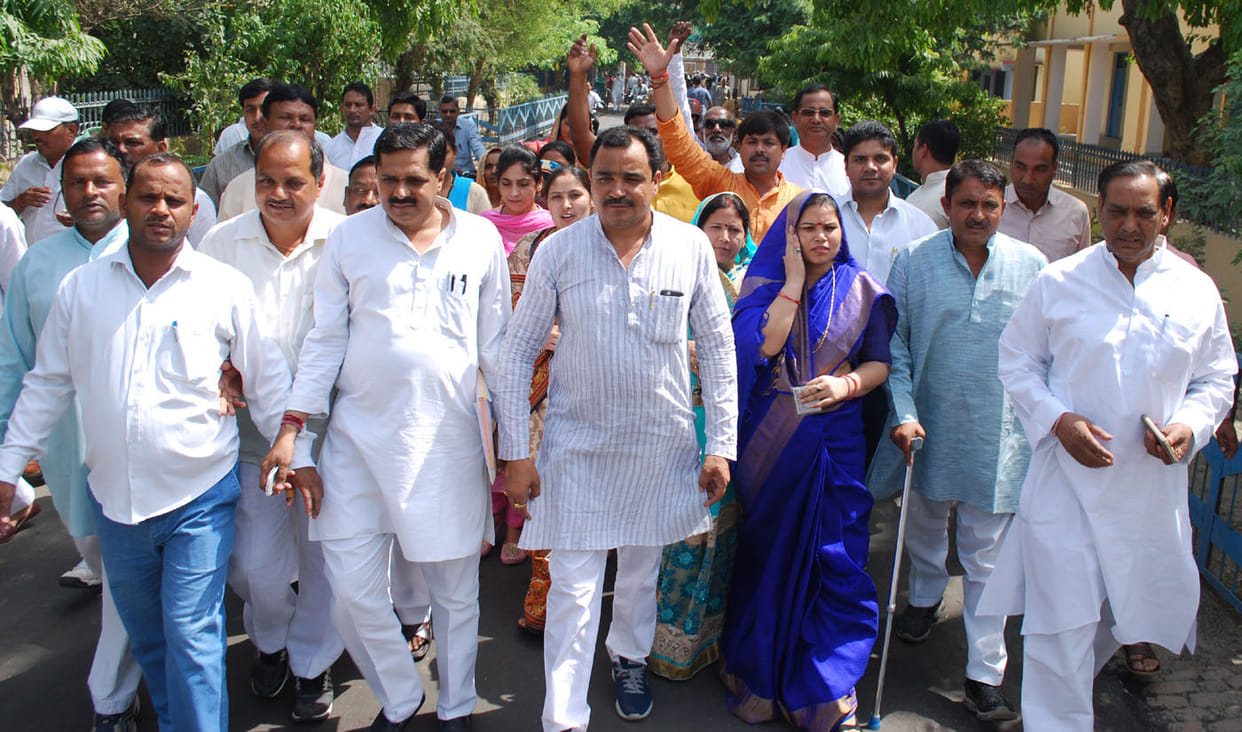 District Panchayat Chairman resigns before power demonstration