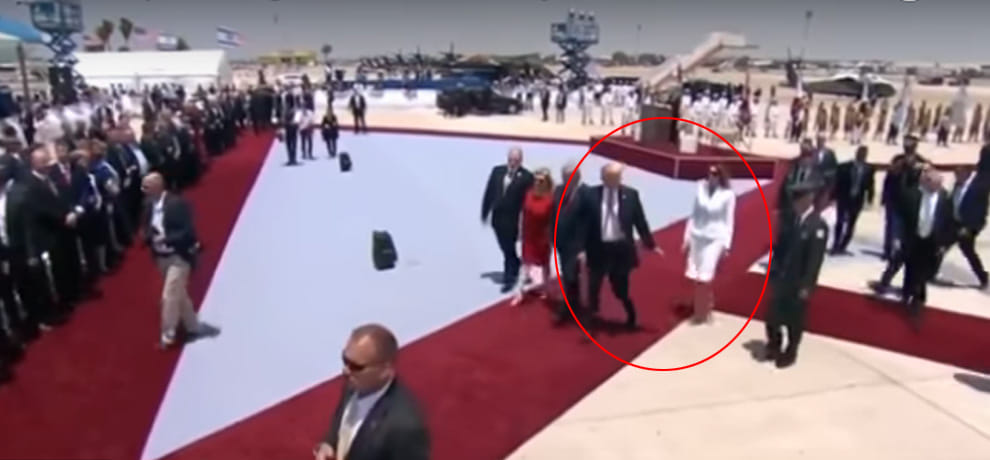 Melania Trump Slaps Off us president donald trump's hand In the Front Of World Media