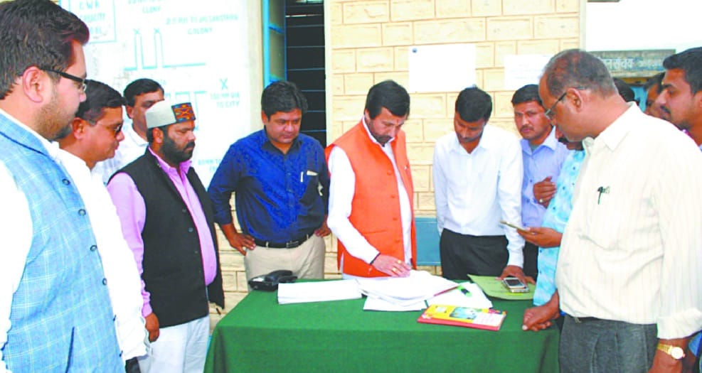 Minister of Drinking Water suspended by two Water Institute employees