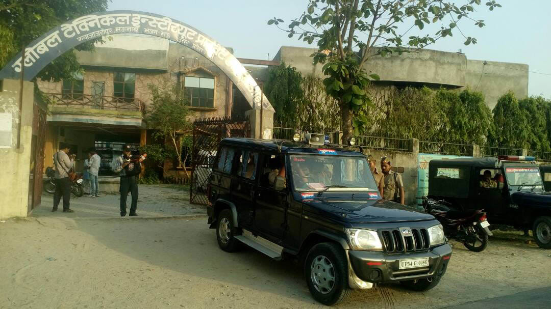 students make choas and outrage at polytechnic exam centre at mau