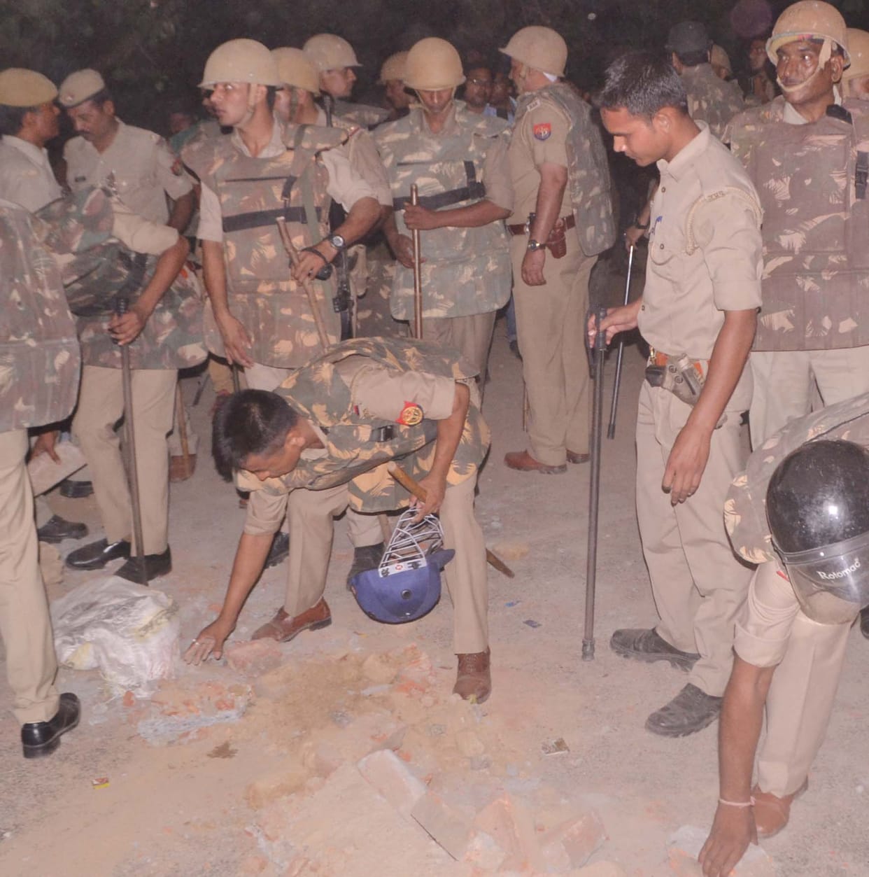 Fire breaks, highway jams, officials clash over temple break