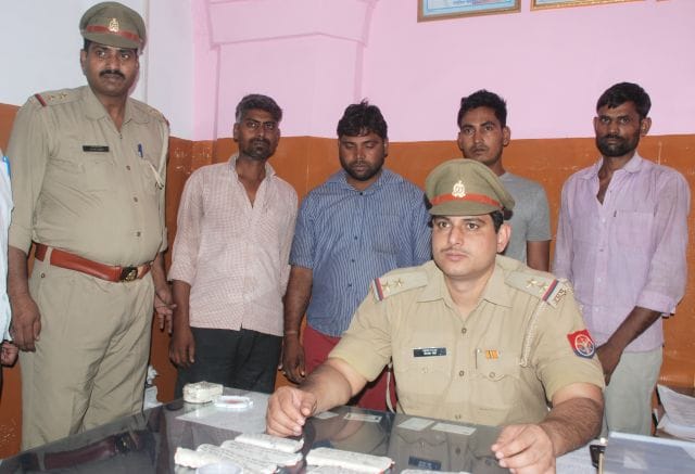 Chattisgarh-Padamawat expresses four gangsters who robbery