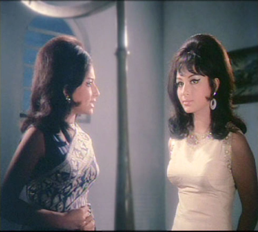 When Mala Sinha slapped Sharmila Tagore on 'Humsaya' set in front of Joy Mukherjee