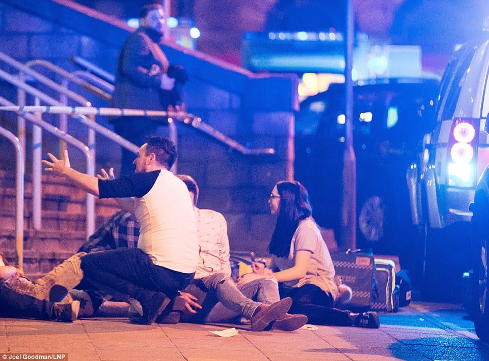 uk manchester bomb blast, indian origin sikh taxi driver free cab service for victims