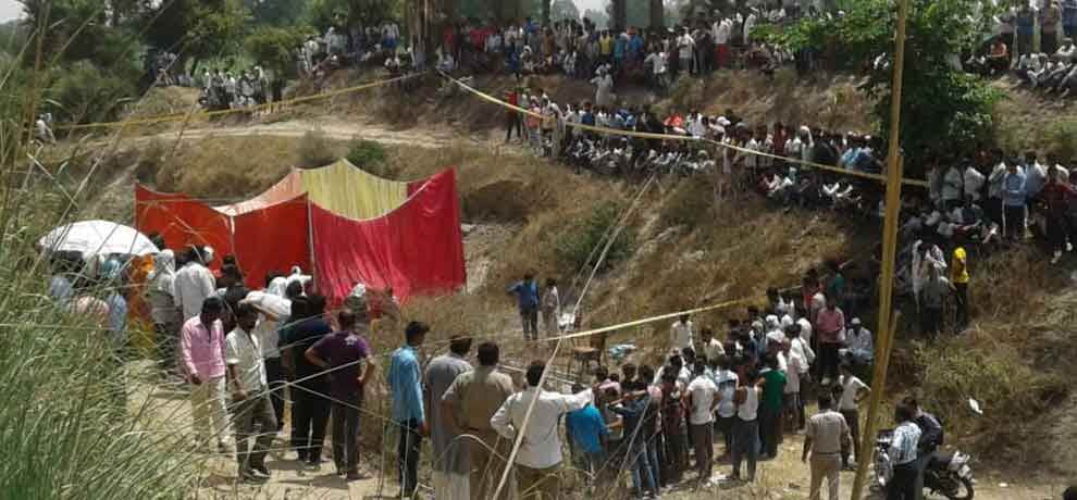 bsp leader munawwar hassan's wife and daughters body dig out from kali nadi in meerut by police