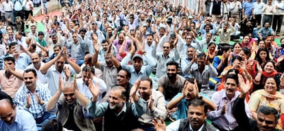 electricity board employees union protest in Kumar House Shimla