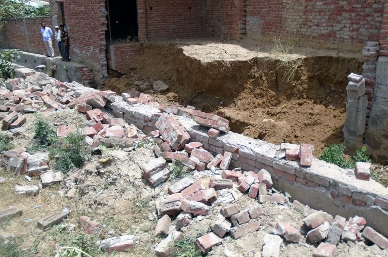  the wall of the house fell down, one injopured
