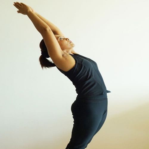If you too are suffering from this wrist pain, then try these yoga poses to get rid of this pain