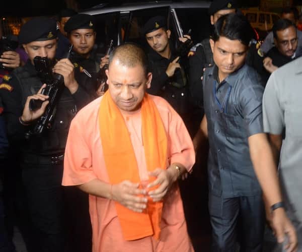  yogi goverment will give ten thousand rupee help every girl who passed tenth 