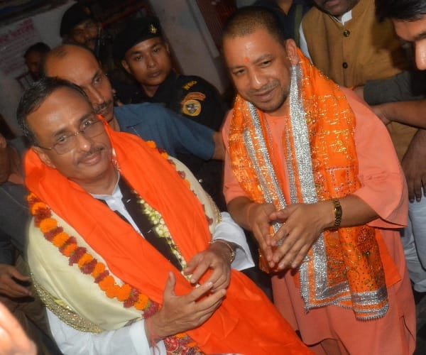  yogi adityanath in hanuman temple in Lucknow.