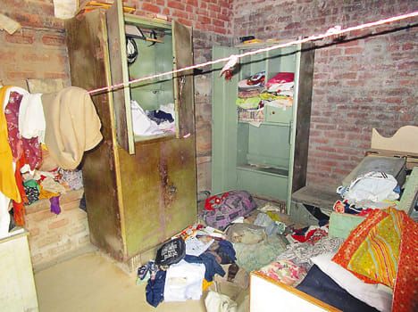 Crooks steal cash from home