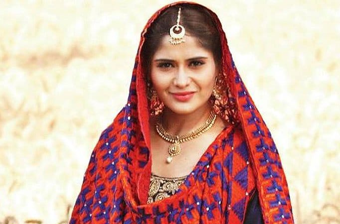 GLAMOROUS AVATAR of TV SANSKARI bahu Arti Singh from Waaris