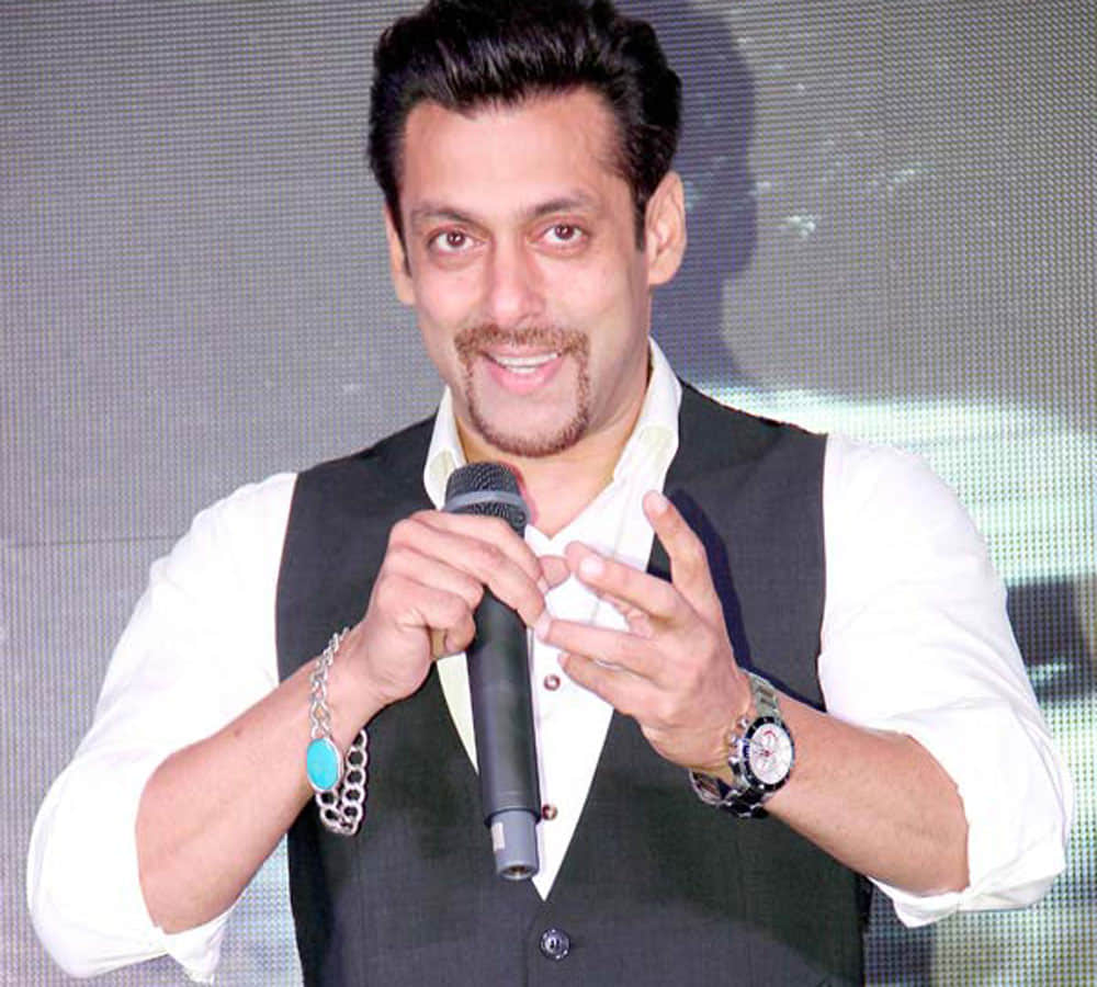 salman khan helps to give two lakh rupees for two year old child