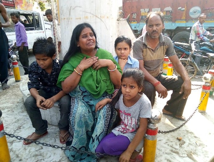 Saroj with wife and children Fearing overnight at Sadar intersection
