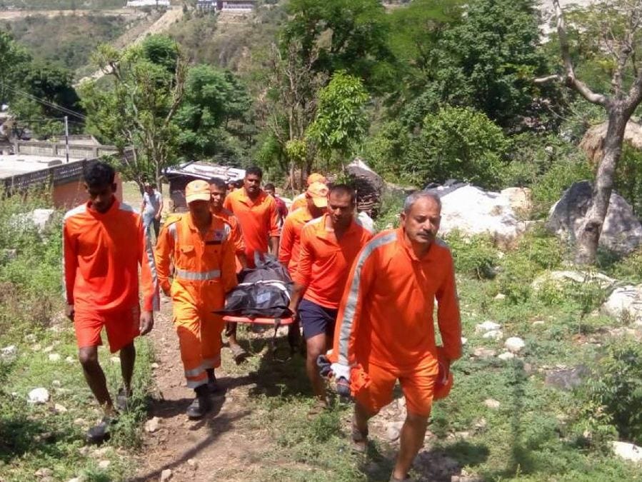 Gangotri bus accident death pilgrims increased 22 to 24