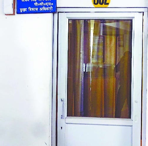  Most officers' chairs were empty in Vikas Bhavan