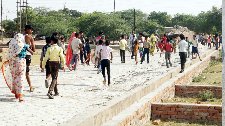 stoneing like jammu kashmir in kanpur